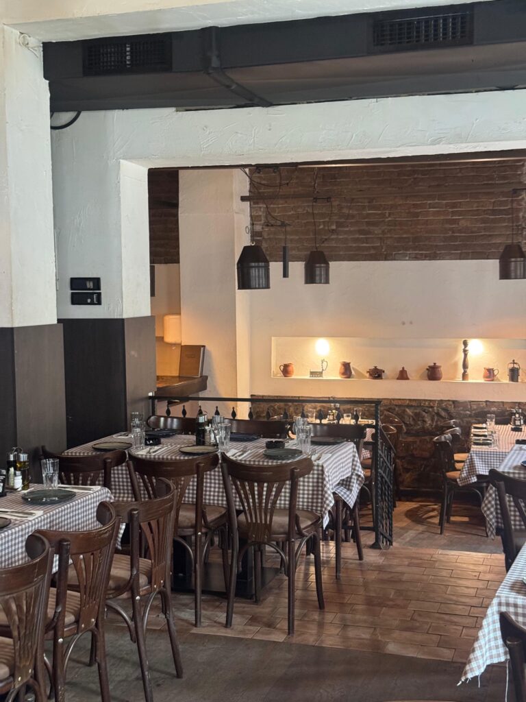 Koji restoran u Beogradu ima muziku uživo? Vodič kroz Skadarliju i najbolji večernji provod
